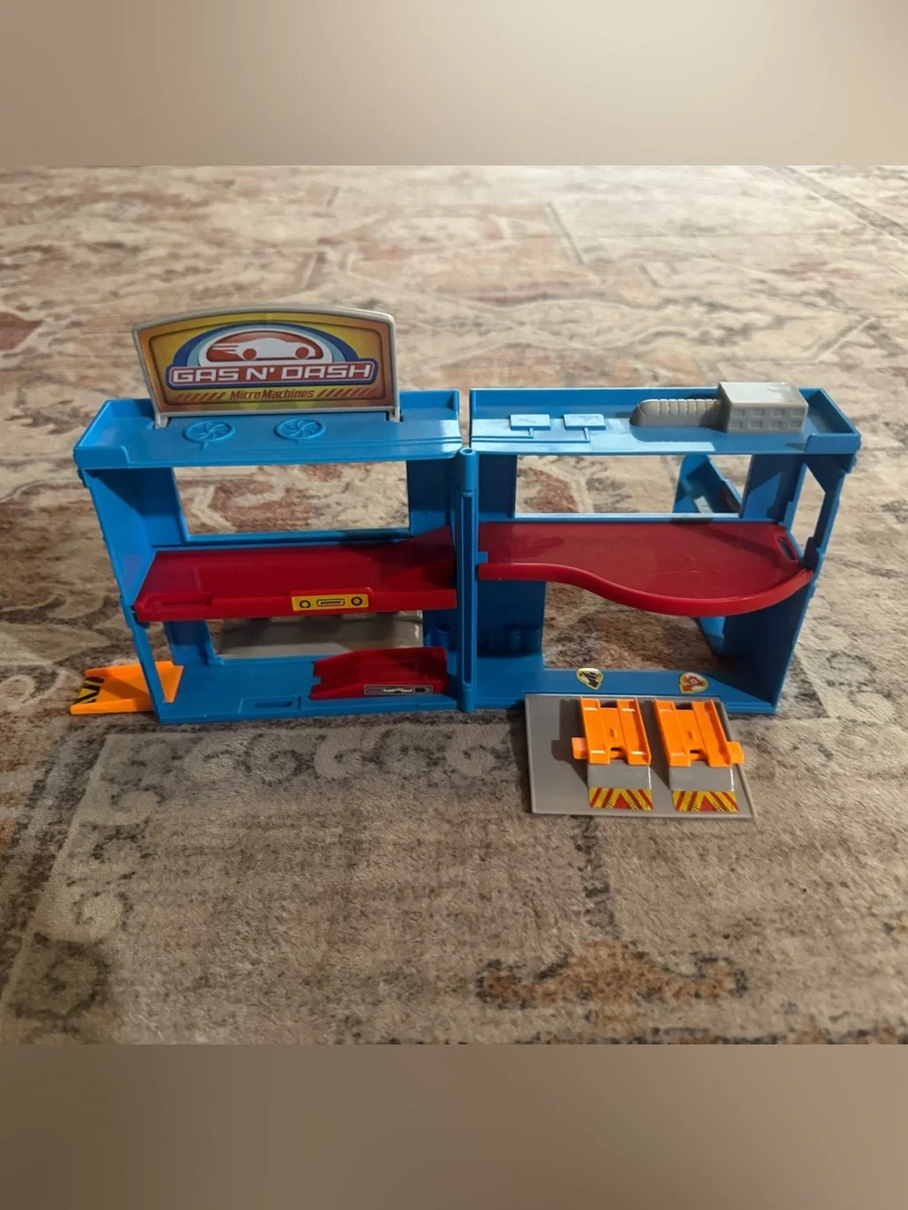 Gas N' Dash Blue & Red Playset by